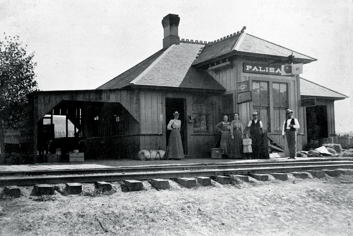 Depot on south side of railroad tracks between Main Street and Kluge prior to 1910